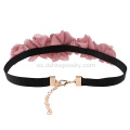 Gargantilla de encaje de flores con joyería del collar de terciopelo negro